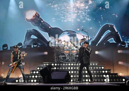 Brno, Repubblica Ceca. 07th giugno, 2023. Il chitarrista Rudolf Schenker, di sinistra, e il cantante Klaus Meine, di destra, della rock band tedesca Scorpions si esibiscono durante il concerto della band, il 7 giugno 2023, a Brno, Repubblica Ceca Credit: Vaclav Salek/CTK Photo/Alamy Live News Foto Stock