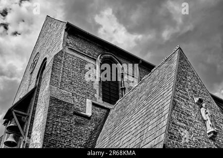 Bell'esempio di architettura ecclesiastica a Cambridge, Inghilterra, Regno Unito Foto Stock