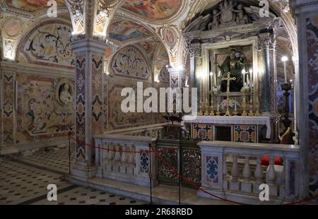 La Cripta della Cattedrale di Salerno, Italia. Cripta del duomo di Salerno Foto Stock