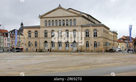 Landestheater, a Schlossplatz, vista sul pomeriggio invernale senza neve dalla terrazza dell'Arkaden, Coburg, Germania Foto Stock