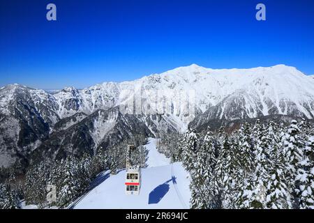 Shin Hotaka Ropeway e le Alpi del Nord in neve Foto Stock