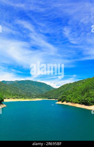 Lago Kuzuryu e catena montuosa Foto Stock