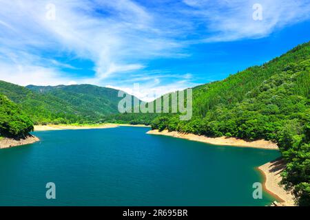 Lago Kuzuryu e catena montuosa Foto Stock