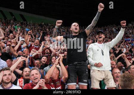 Praga, Repubblica Ceca. 07th giugno, 2023. Tifosi del West Ham United durante la finale della UEFA Conference League tra Fiorentina e il West Ham United all'Arena Fortuna il 7th 2023 giugno a Praga, in Repubblica Ceca. (Foto di Daniel Chesterton/phcimages.com) Credit: PHC Images/Alamy Live News Foto Stock