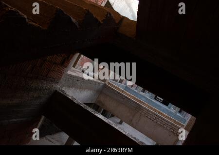 Hotel incompiuto in Egitto a Sharm El Sheikh in una giornata estiva Foto Stock