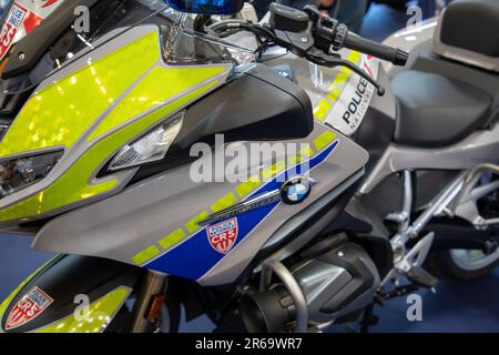 Bordeaux , Aquitaine France - 05 29 2023 : Police nationale crs Motorcycle bmw rt logo segno sul poliziotto moto Foto Stock