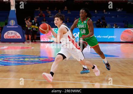 Sydney, Australia, 22 settembre 2022. Nanako Todo of Japan fa derubare la palla durante la partita FIBA Women's Basketball World Cup tra Giappone e Mali al Sydney Super Dome. Credit: Pete Dovgan/Speed Media/Alamy Live News Foto Stock