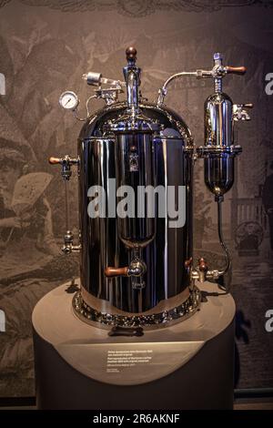 Italia Piemonte Torino Museo Lavazza - prima riproduzione della macchina da caffè Moriondo 1884 con materiali originali Foto Stock