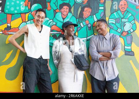 Londra, Regno Unito. 7th giugno, 2023. Rebecca Bellantoni (centro) vincitore del Women of Colour Art Award, con la squadra curatoriale !(* Contemporary Arts and Learning languid Hands, composta da Imani Mason Jordan (L) e Rabz Lansiquot (R). Credit: Anna Watson/Alamy Live News Foto Stock