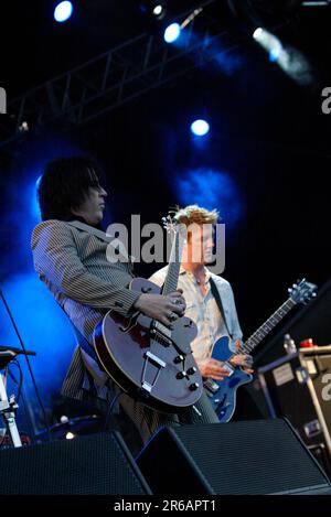 Queens of the Stone Age si esibisce in concerto dal vivo nell'ambito del Sydney V Festival di Richard Branson, che si terrà a Sydney, Australia, il 29 marzo 2008. Foto Stock