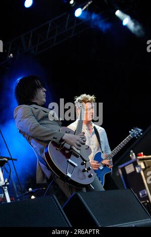 Queens of the Stone Age si esibisce in concerto dal vivo nell'ambito del Sydney V Festival di Richard Branson, che si terrà a Sydney, Australia, il 29 marzo 2008. Foto Stock