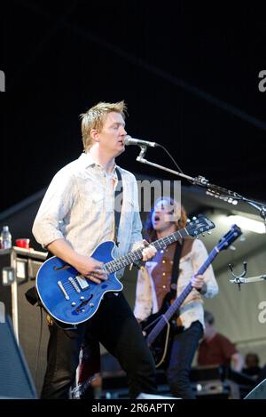 Queens of the Stone Age si esibisce in concerto dal vivo nell'ambito del Sydney V Festival di Richard Branson, che si terrà a Sydney, Australia, il 29 marzo 2008. Foto Stock