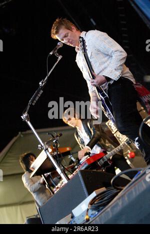 Queens of the Stone Age si esibisce in concerto dal vivo nell'ambito del Sydney V Festival di Richard Branson, che si terrà a Sydney, Australia, il 29 marzo 2008. Foto Stock