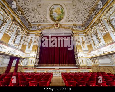 Il Teatro di Corte nel Palazzo reale di Napoli che nel 1734 divenne la residenza reale dei Borboni - Napoli, Italia Foto Stock