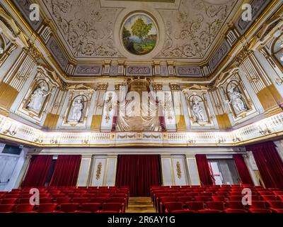 Il Teatro di Corte nel Palazzo reale di Napoli che nel 1734 divenne la residenza reale dei Borboni - Napoli, Italia Foto Stock