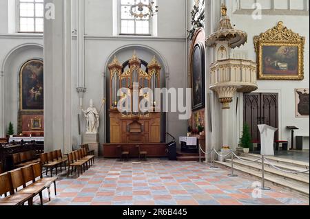 Vienna, Austria. Chiesa agostiniana a Vienna. Il piccolo organo della Chiesa Agostiniana Foto Stock