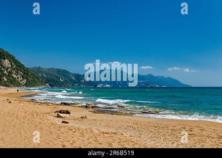 Spiaggia di Glyfada, vicino al villaggio di Pelekas, isola di Corfù, Grecia Foto Stock