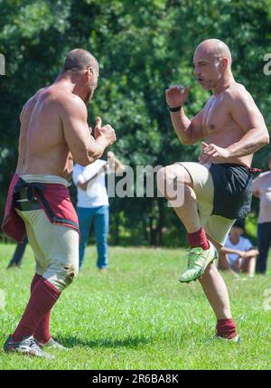 Merida, Spagna - 3th giugno 2023: Rievocazione della partita di Harpastum, calcio romano antico. Emerita Ludica Festival, Merida, Spagna Foto Stock