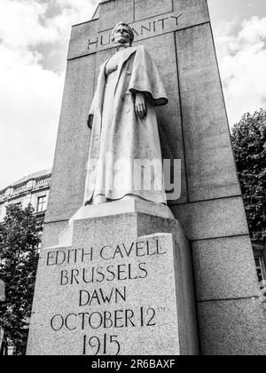 Statua di Edith Cavell, Londra, Inghilterra, Regno Unito, Regno Unito. Foto Stock