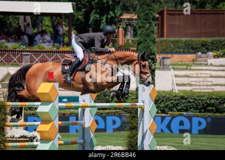 27 maggio 2023, Roma, Italia: Daniel Bluman (ISR) in occasione del 90Â° CSIO ROMA 2023, CSIO5* Nations Cup - 1,55m - 110,000 EUR - LR - LORO PIANA TROPHY, in Piazza di Siena a Roma. (Credit Image: © Gennaro Leonardi/Pacific Press via ZUMA Press Wire) SOLO PER USO EDITORIALE! Non per USO commerciale! Foto Stock