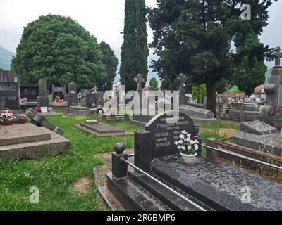 Danilovgrad, Montenegro. Il cimitero Foto Stock