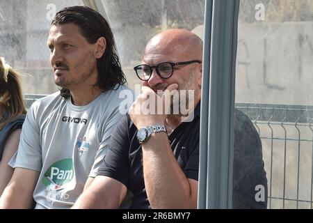 Pomigliano, Italia. 08th giugno, 2023. Gianluca Grassadonia allenatore della SS Lazio durante il Play - out Serie A tra Pomigliano Calcio vs SS Lazio Femminile allo Stadio di Palma Campania Credit: Independent Photo Agency/Alamy Live News Foto Stock