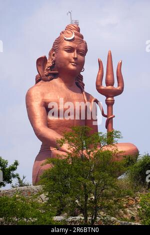 Udaipur, India. 03rd giugno, 2023. Una veduta della statua Shiva più alta del mondo (369 piedi) 'Swaroopam Viswas' a Ganesh Tekri a Nathdwara, vicino Udaipur, Rajasthan, Inda il 04 giugno 2023. Photo by ABACAPRESS.COM Credit: Abaca Press/Alamy Live News Foto Stock