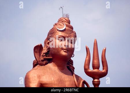 Udaipur, India. 03rd giugno, 2023. Una veduta della statua Shiva più alta del mondo (369 piedi) 'Swaroopam Viswas' a Ganesh Tekri a Nathdwara, vicino Udaipur, Rajasthan, Inda il 04 giugno 2023. Photo by ABACAPRESS.COM Credit: Abaca Press/Alamy Live News Foto Stock