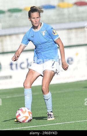 Pomigliano, Italia. 08th giugno, 2023. Eleni Kakampouki della SS Lazio in azione durante il Play - out Serie A tra Pomigliano Calcio vs SS Lazio Femminile allo Stadio di Palma Campania Credit: Independent Photo Agency/Alamy Live News Foto Stock