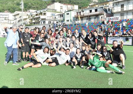 Pomigliano, Italia. 08th giugno, 2023. L'esultazione al termine della gara di pomigliano durante il Play - out Serie A tra Pomigliano Calcio vs SS Lazio Femminile allo Stadio di Palma Campania Credit: Independent Photo Agency/Alamy Live News Foto Stock