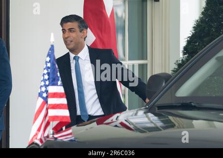 Washington, Stato di Vereinigte. 08th giugno, 2023. Il primo ministro britannico Rishi Sunak arriva alla Casa Bianca di Washington DC per un incontro con il presidente degli Stati Uniti Joe Biden, il 6 giugno 2023. Credit: Chris Kleponis/CNP/dpa/Alamy Live News Foto Stock