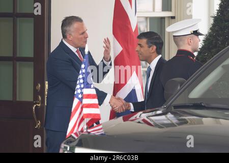 Washington, Stato di Vereinigte. 08th giugno, 2023. Il primo ministro britannico Rishi Sunak arriva alla Casa Bianca di Washington DC per un incontro con il presidente degli Stati Uniti Joe Biden, il 6 giugno 2023. Credit: Chris Kleponis/CNP/dpa/Alamy Live News Foto Stock