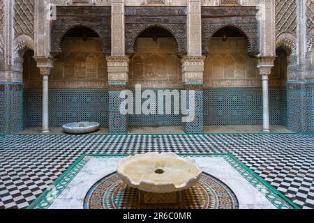 Marocco. Es. Al-Attarine Madrasa, medina di Fes. Fu costruito dal sultano Marinide Uthman II Abu Said nel 1323-1325 Foto Stock
