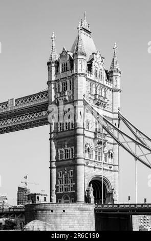 Stampa fotografica in bianco e nero di Tower Bridge a Londra, Inghilterra, Regno Unito Foto Stock