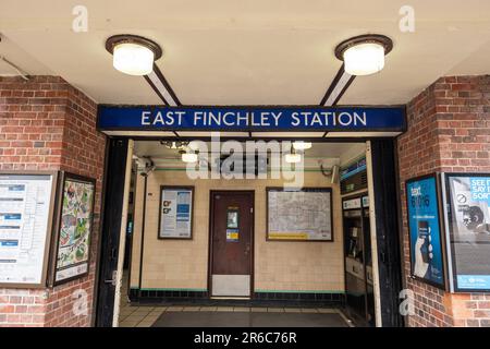 LONDRA - 21 MARZO 2023: Stazione della metropolitana di East Finchley, una stazione della Northern Line nella zona di Barnet a nord di Londra Foto Stock