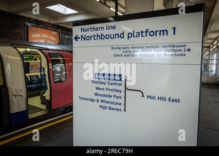 LONDRA - 21 MARZO 2023: Stazione della metropolitana di East Finchley, una stazione della Northern Line nella zona di Barnet a nord di Londra Foto Stock