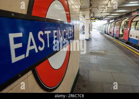 LONDRA - 21 MARZO 2023: Stazione della metropolitana di East Finchley, una stazione della Northern Line nella zona di Barnet a nord di Londra Foto Stock