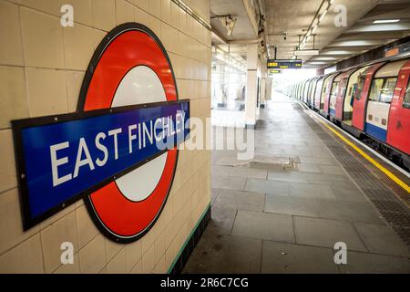 LONDRA - 21 MARZO 2023: Stazione della metropolitana di East Finchley, una stazione della Northern Line nella zona di Barnet a nord di Londra Foto Stock