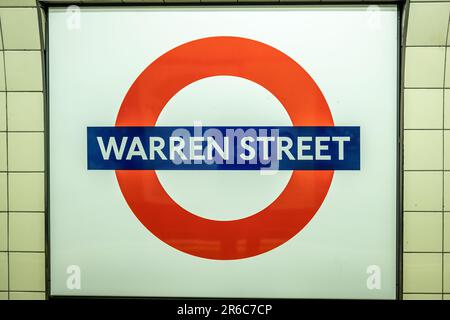 LONDRA - 21 MARZO 2023: Stazione della metropolitana di Warren Street, una stazione delle linee Northern e Victoria nella zona 1. Foto Stock