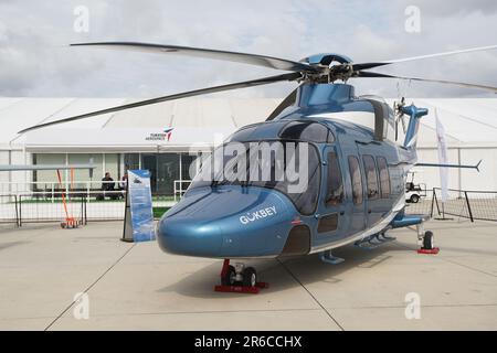 ISTANBUL, TURKIYE - 08 OTTOBRE 2022: Turkish Aerospace Industries TAI T625 Gokbey mostra a Istanbul Airshow in Istanbul Ataturk Airport Foto Stock