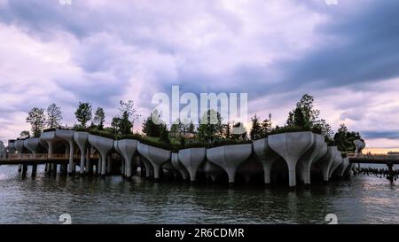 Vista notturna di Little Island Foto Stock