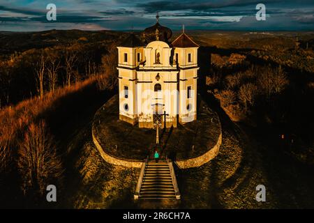 Poppy Mountain, Makova Hora, Repubblica Ceca. Luogo di pellegrinaggio con chiesa barocca di San Giovanni Battista e la Vergine Maria del Carmelo edificati sulla collina. Foto Stock