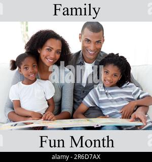 Composto di testo del mese di divertimento della famiglia, ritratto dei genitori afroamericani con libro di lettura della figlia Foto Stock