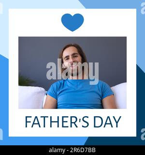 Composto da testo del giorno del padre e forma a cuore blu, ritratto di padre caucasico seduto sul divano Foto Stock