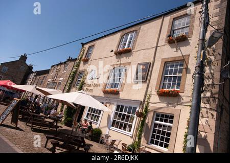 L'hotel Golden Lion e la casa pubblica Kings Head, Allendale, Northumberland Foto Stock