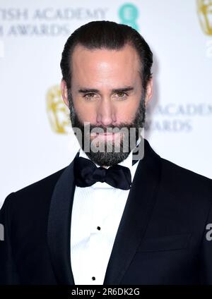 Foto del file datata 10/2/2019 di Joseph Fiennes che dice Gareth Southgate ha 'una spina di acciaio' mentre si prepara a entrare nel ruolo del manager di calcio inglese in un nuovo gioco al Teatro Nazionale. Caro Inghilterra, che inizia una corsa di due mesi al Teatro Nazionale il Sabato, inizia dopo Southgate divenne direttore del custode dopo l'umiliante uscita Euro 2016. Data di emissione: Venerdì 9 giugno 2023. Foto Stock