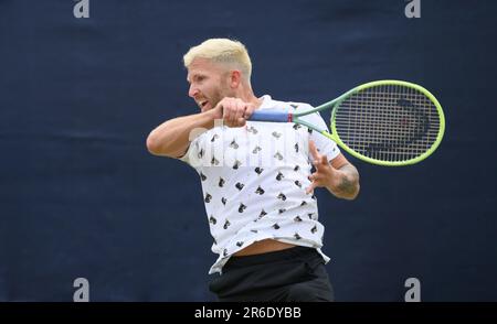 Daniel Cox (GBR) che gioca nel primo turno al Surbiton Trophy di Londra, 6th giugno 2023. Perse a Constant Lestienne (fra) Foto Stock