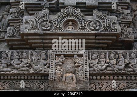 07 22 2007 statua in rovina nel patrimonio buddista sito scavato Ratnagiri significa collina di gioielli tra i fiumi Brahmani e Birupa Jajpur distretto. Foto Stock