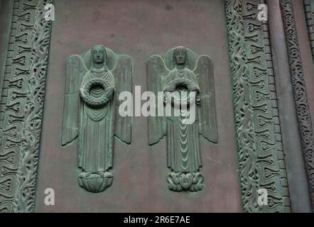 Figure, portale della Basilica di San Vitus, Ellwangen an der Jagst, centro storico di Ellwangen, Jagstal, Ostalbkreis, Baden-Wuerttemberg Foto Stock