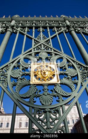 Torino - Italia. Porta reale di Palazzo reale Foto Stock